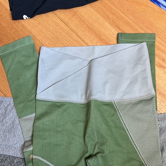 ASICS workout leggings. Brand new never been worn. Set of 3 - Picture 3 of 5